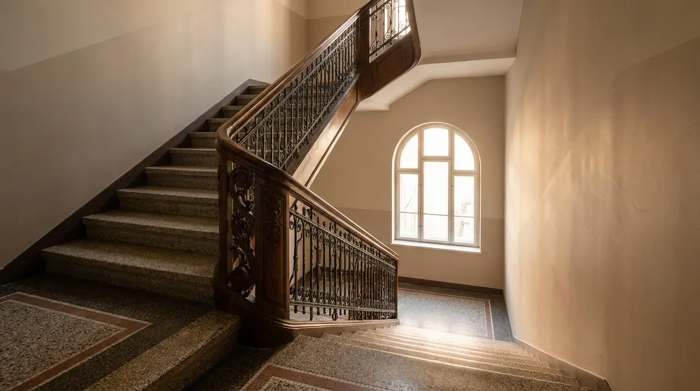 Klassisches Münchner Treppenhaus